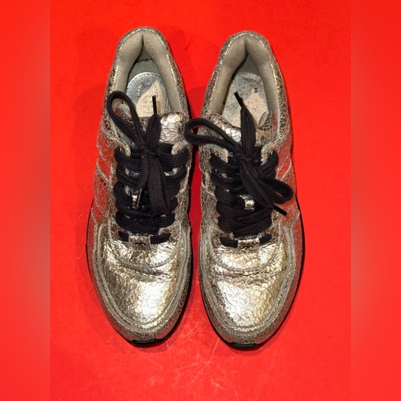 Chanel Silver Textured Leather CC Low Top Sneakers Women’s 38 EU 8 US READ FLAWS - Picture 1 of 13